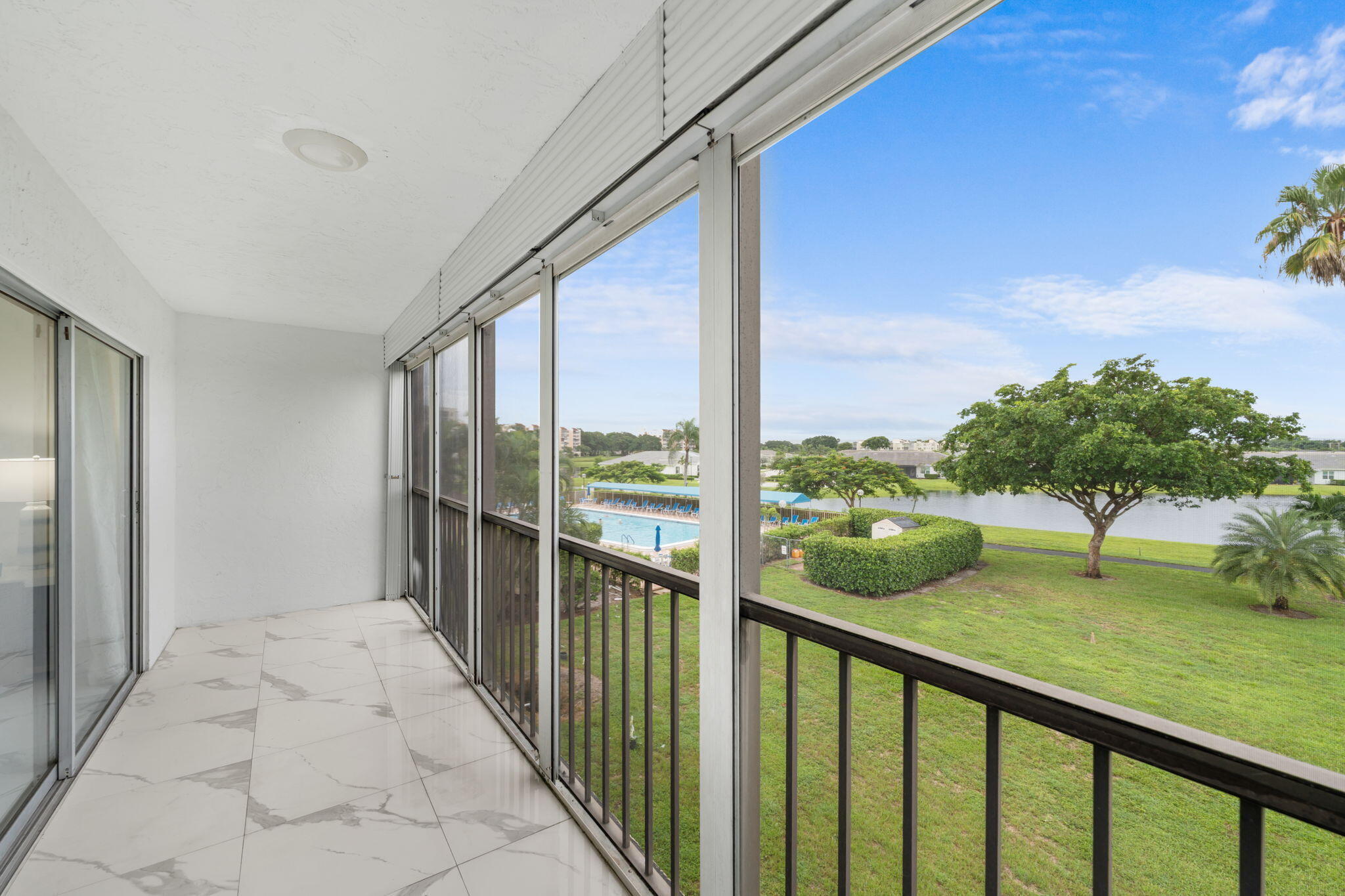 HUNTINGTON LAKES SECTION TWO CONDS 10,11,12,14 THR - Residential Lease