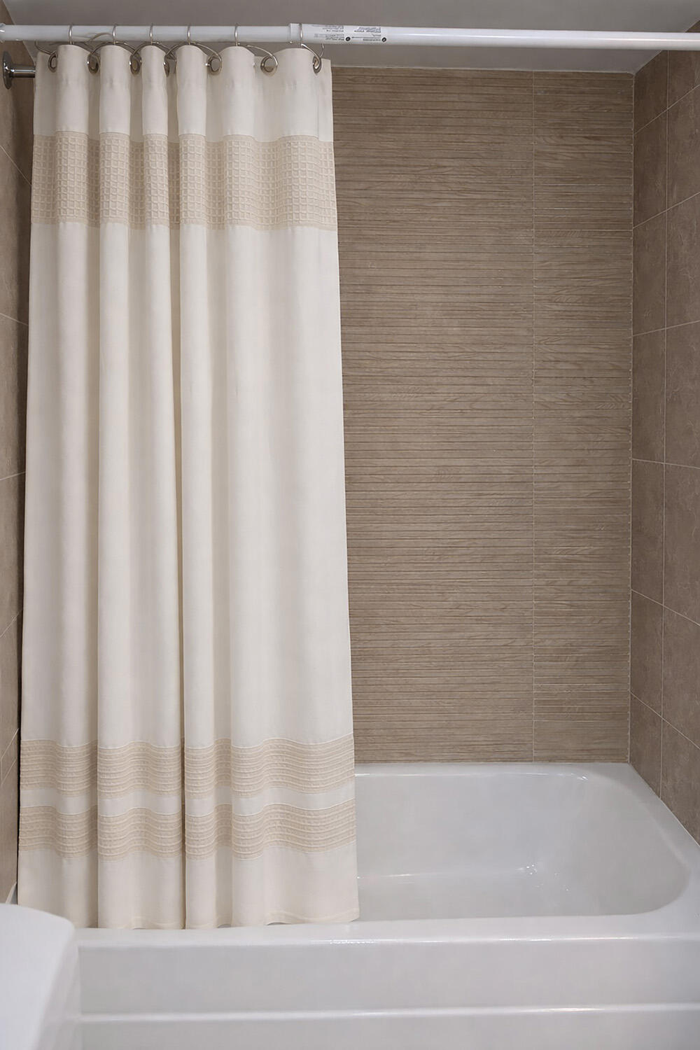 NO 18 PALM-AIRE COUNTRY C - Residential Lease