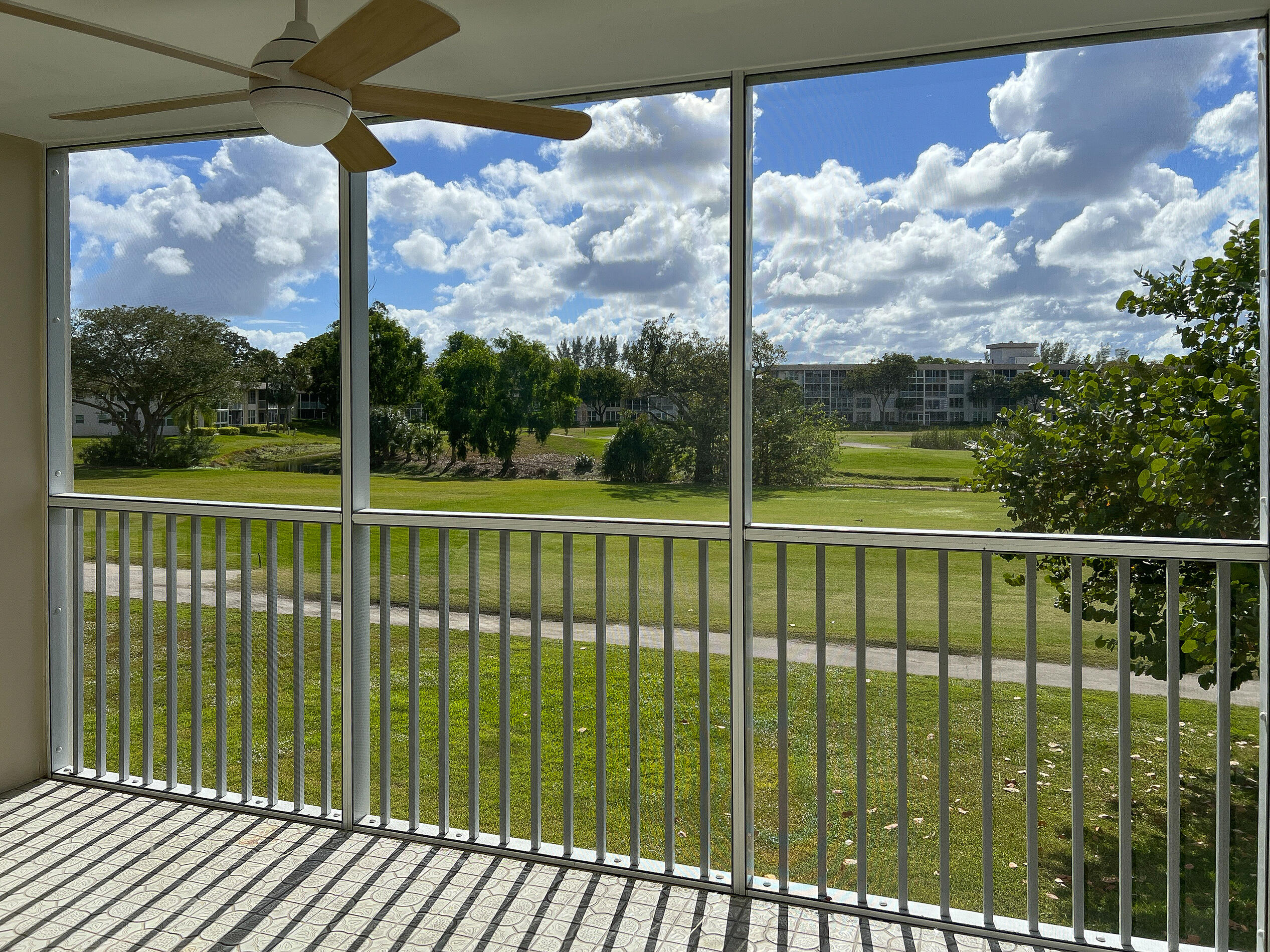 NO 18 PALM-AIRE COUNTRY C - Residential Lease