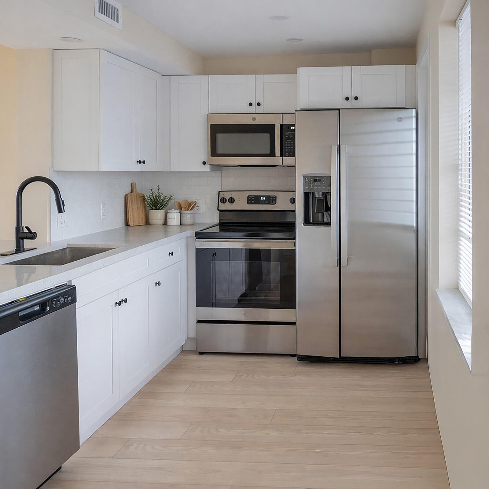 NO 18 PALM-AIRE COUNTRY C - Residential Lease