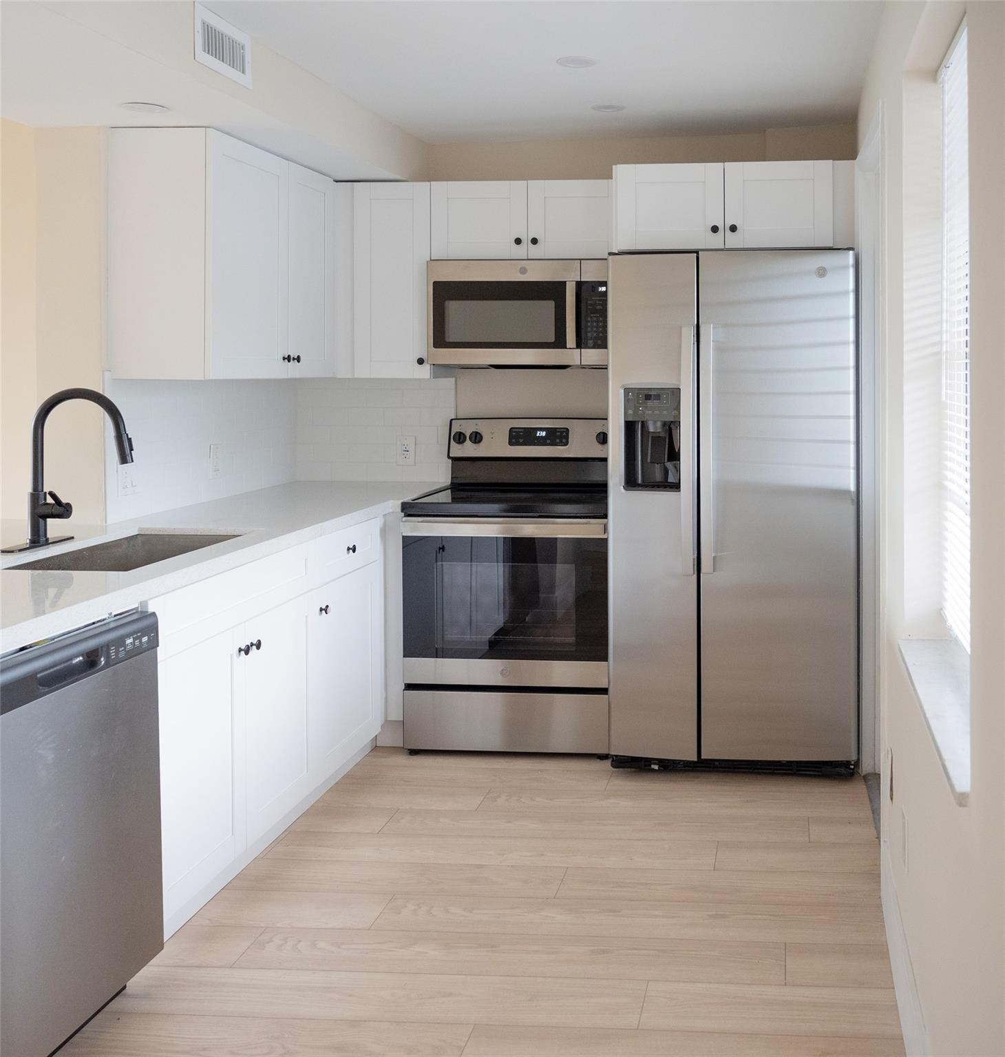 NO 18 PALM-AIRE COUNTRY C - Residential Lease