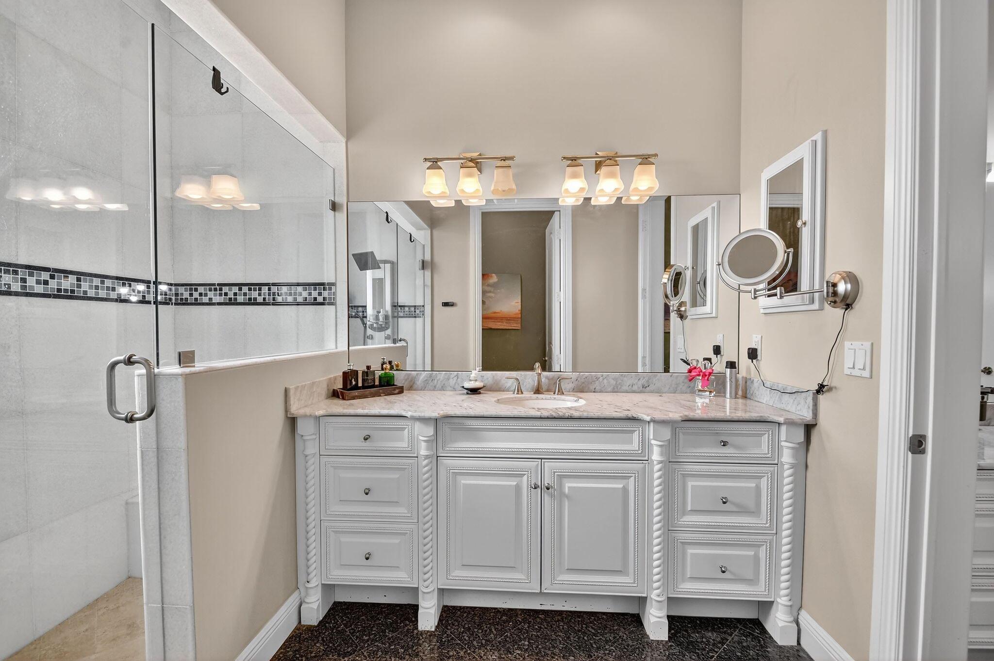 Lexington of Sherbrooke - Residential