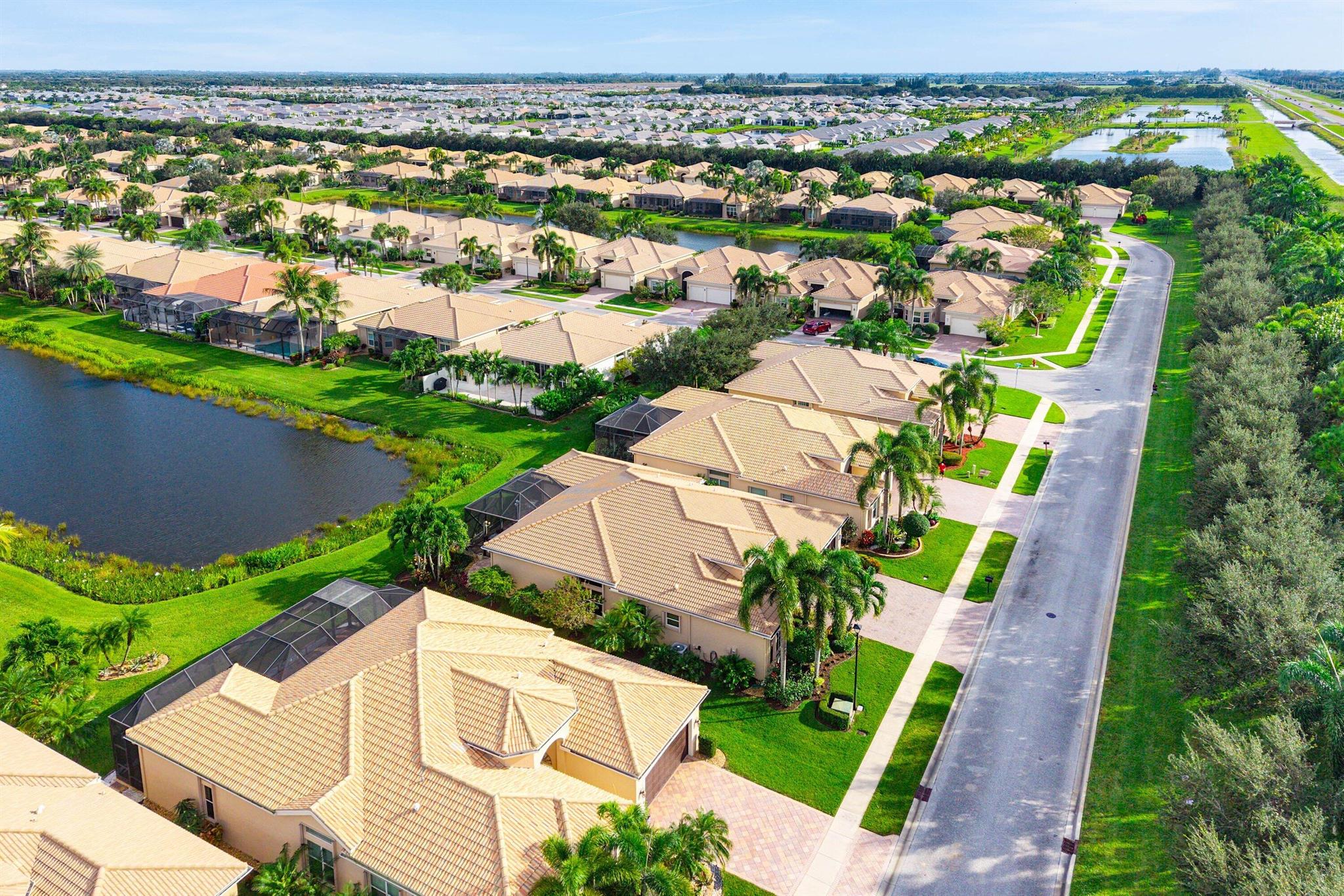 VALENCIA RESERVE - Residential