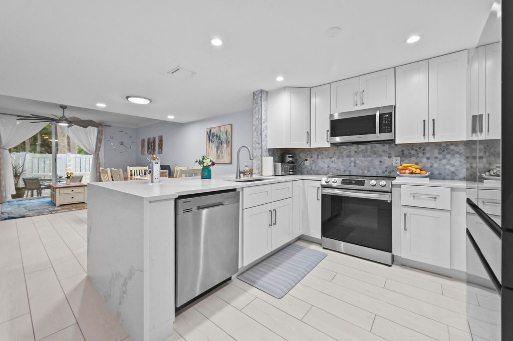 Photo of 866 E Jeffery Street, Boca Raton, FL 33487 (MLS # R11157162)