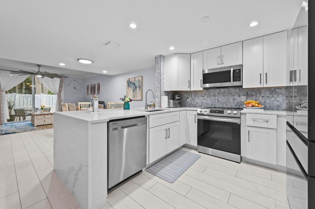 Photo of 866 E Jeffery Street, Boca Raton, FL 33487 (MLS # R11157162)