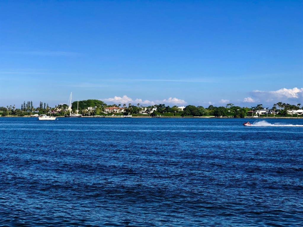 LA FONTANA APTS OF PALM BEACH INC - Residential