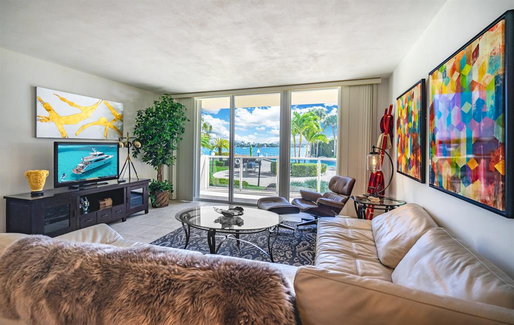 LA FONTANA APTS OF PALM BEACH INC - Residential