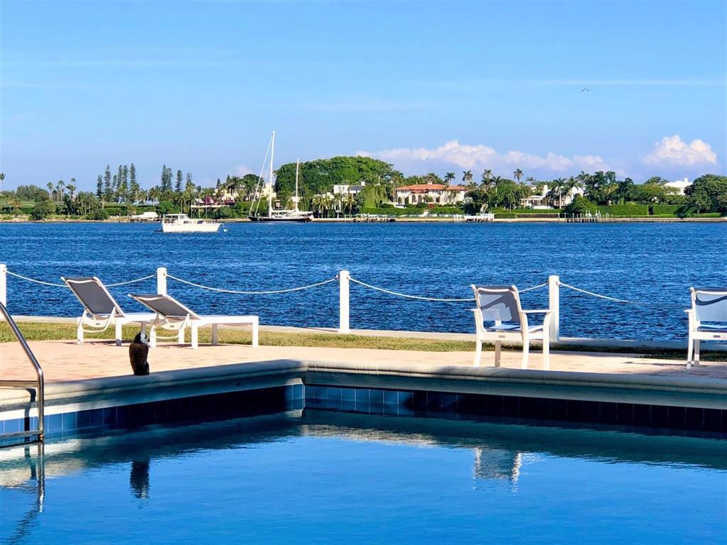 LA FONTANA APTS OF PALM BEACH INC - Residential