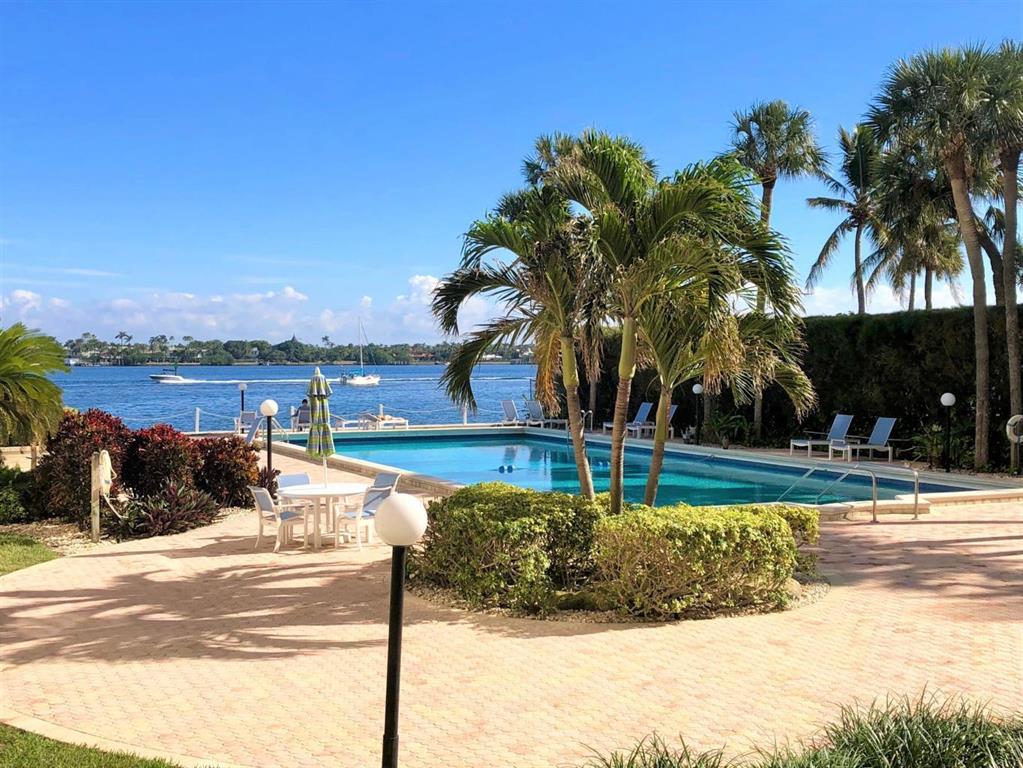 LA FONTANA APTS OF PALM BEACH INC - Residential