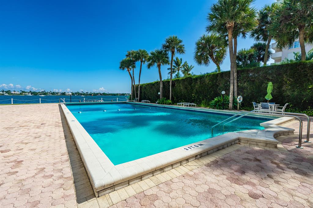 LA FONTANA APTS OF PALM BEACH INC - Residential