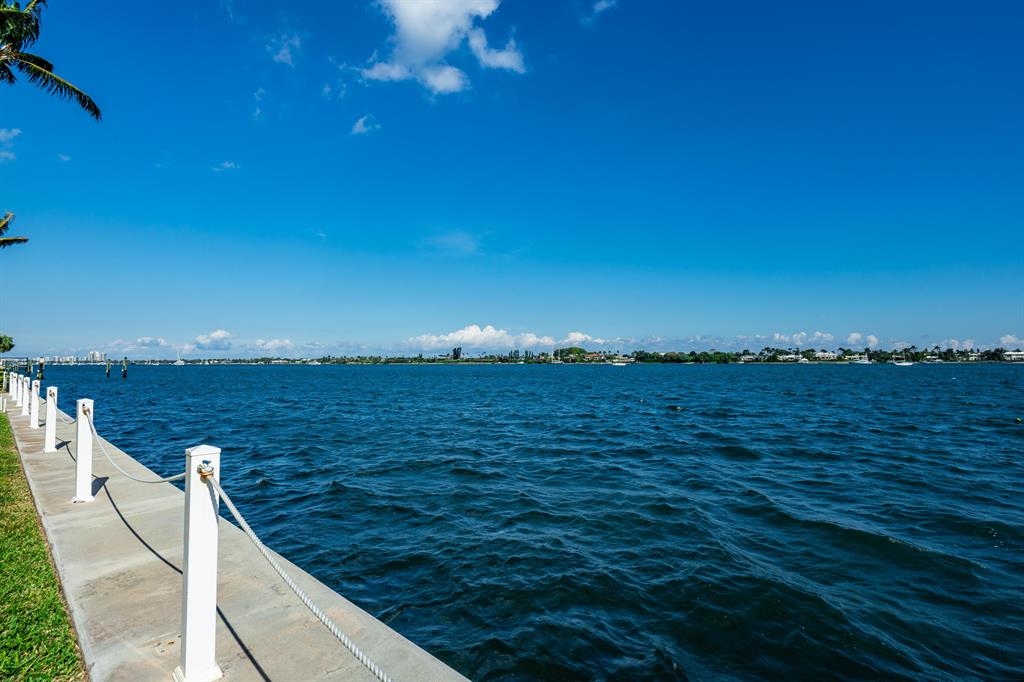 LA FONTANA APTS OF PALM BEACH INC - Residential