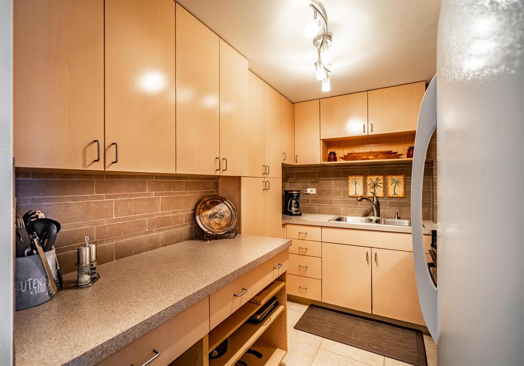 LA FONTANA APTS OF PALM BEACH INC - Residential