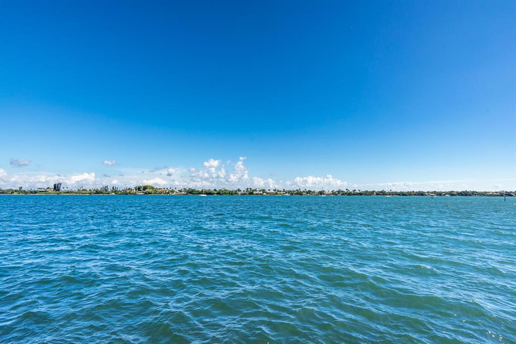 LA FONTANA APTS OF PALM BEACH INC - Residential