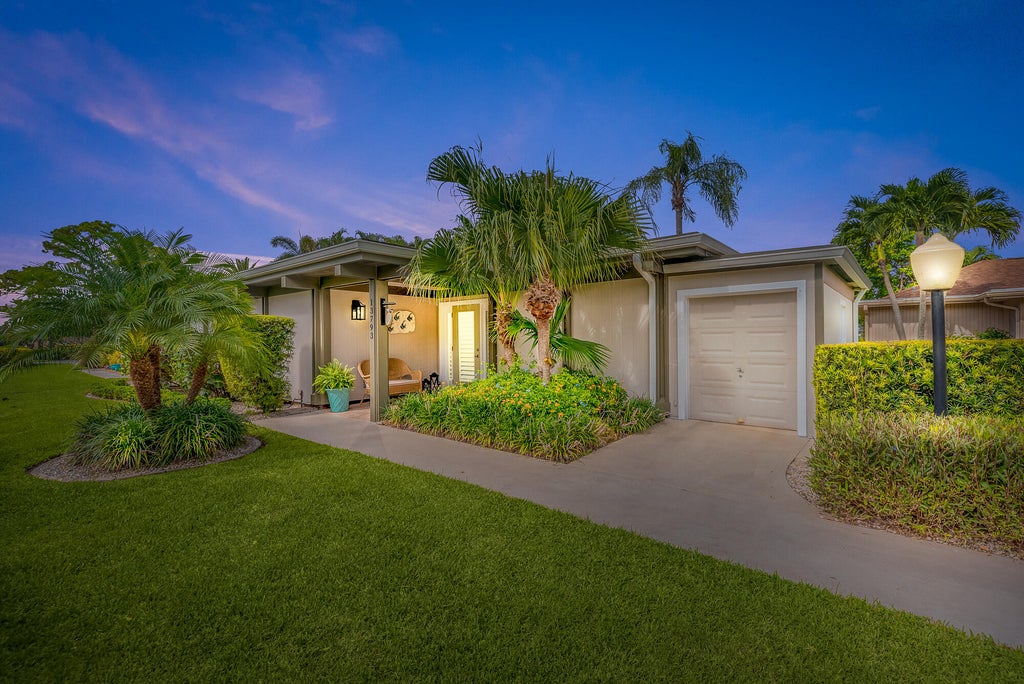 Photo of 13793 Eastpointe Way, Palm Beach Gardens, FL 33418 (MLS # R11005218)