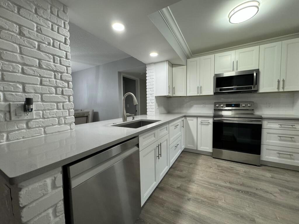 VILLAGES OF ORIOLE DEAUVILLE CONDO - Residential Lease