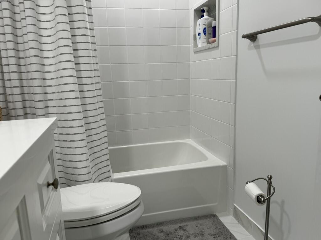 VILLAGES OF ORIOLE DEAUVILLE CONDO - Residential Lease