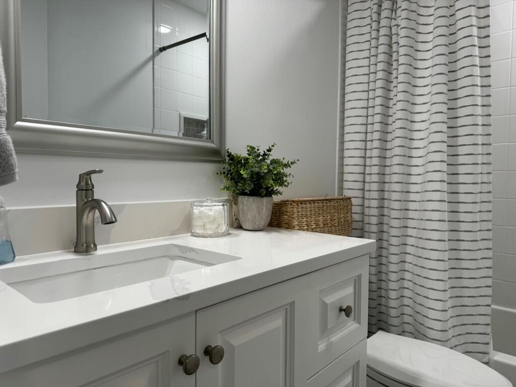 VILLAGES OF ORIOLE DEAUVILLE CONDO - Residential Lease