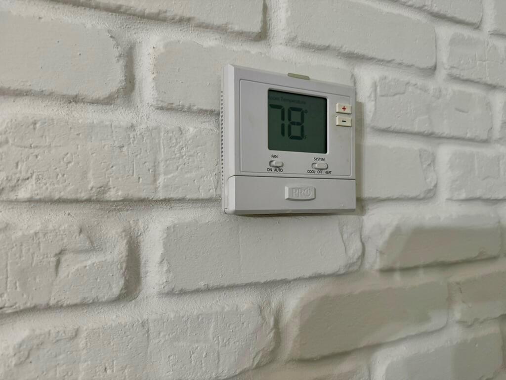 VILLAGES OF ORIOLE DEAUVILLE CONDO - Residential Lease