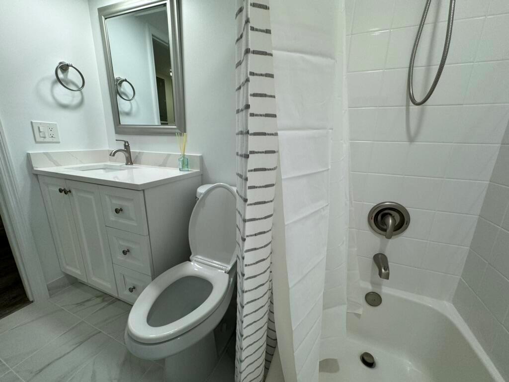 VILLAGES OF ORIOLE DEAUVILLE CONDO - Residential Lease