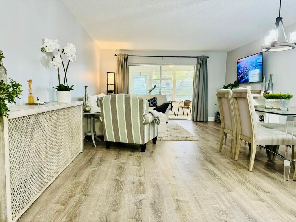 VILLAGES OF ORIOLE DEAUVILLE CONDO - Residential Lease