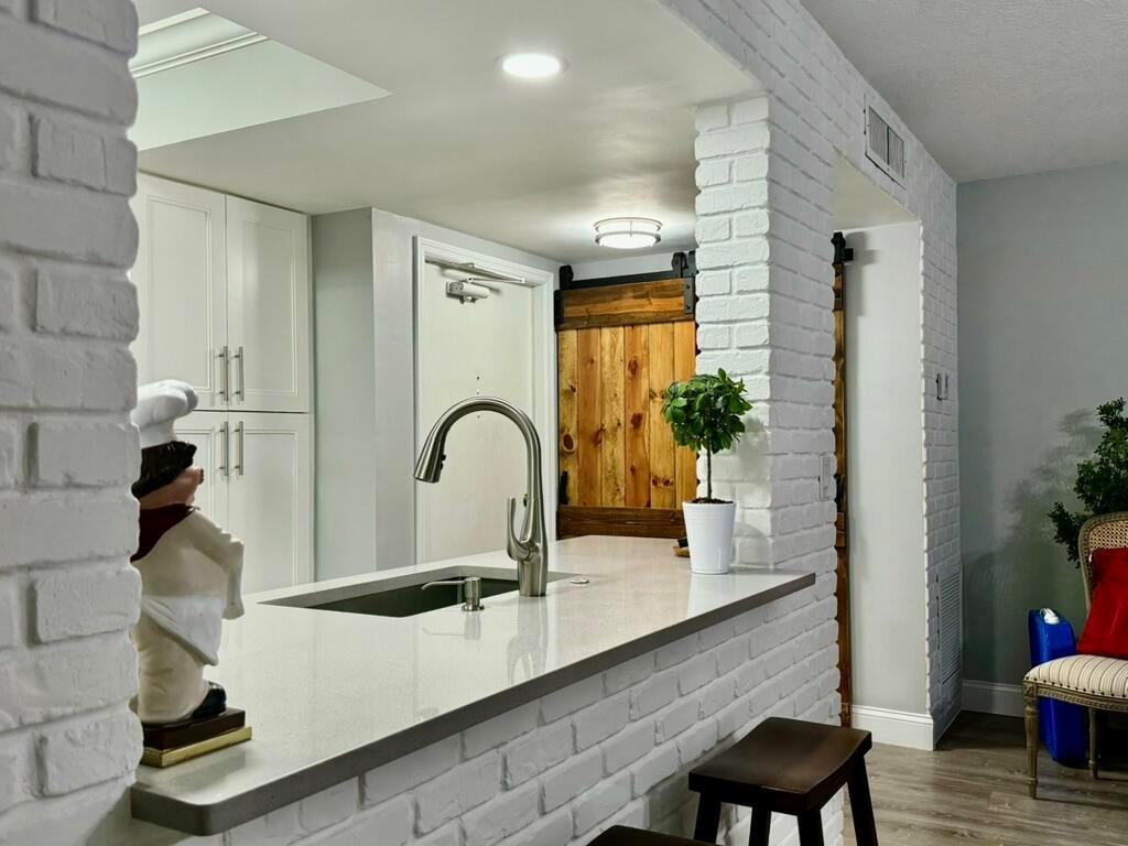 VILLAGES OF ORIOLE DEAUVILLE CONDO - Residential Lease