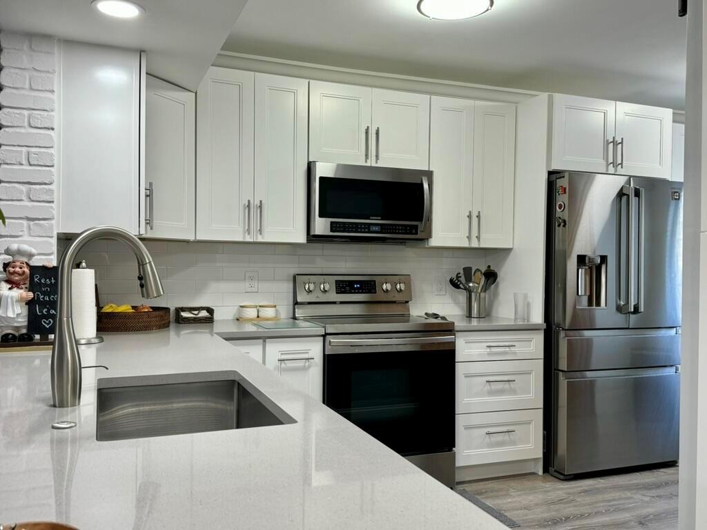 VILLAGES OF ORIOLE DEAUVILLE CONDO - Residential Lease