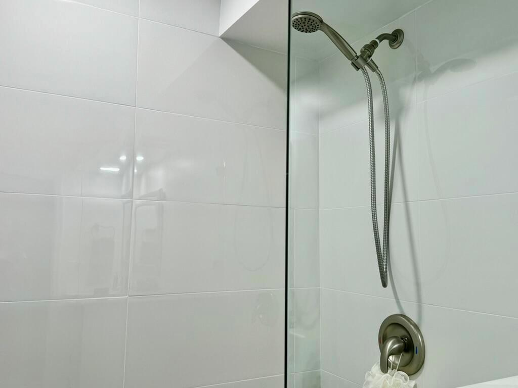 VILLAGES OF ORIOLE DEAUVILLE CONDO - Residential Lease