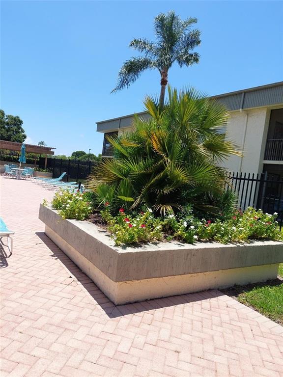 TOWNE GREENE CONDO - Residential