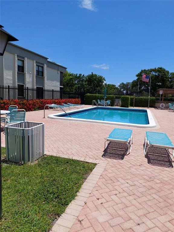 TOWNE GREENE CONDO - Residential