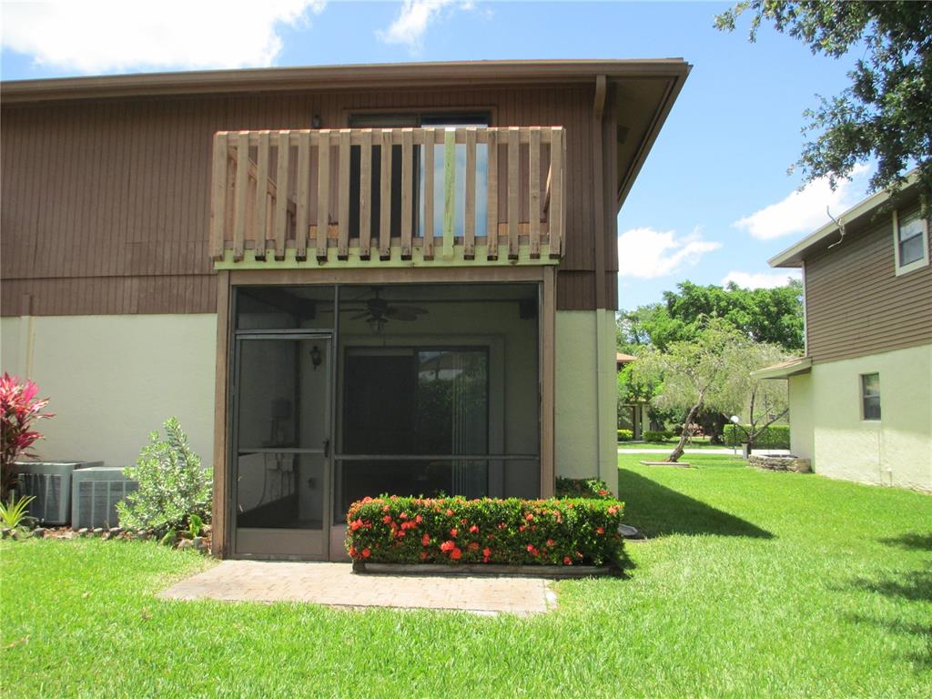 BANYAN LAKES - Residential