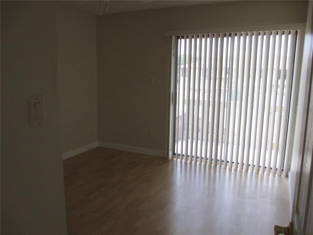 BANYAN LAKES - Residential