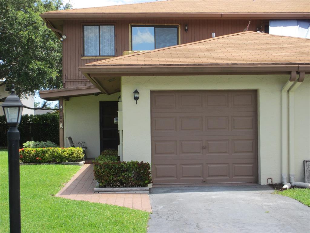 BANYAN LAKES - Residential