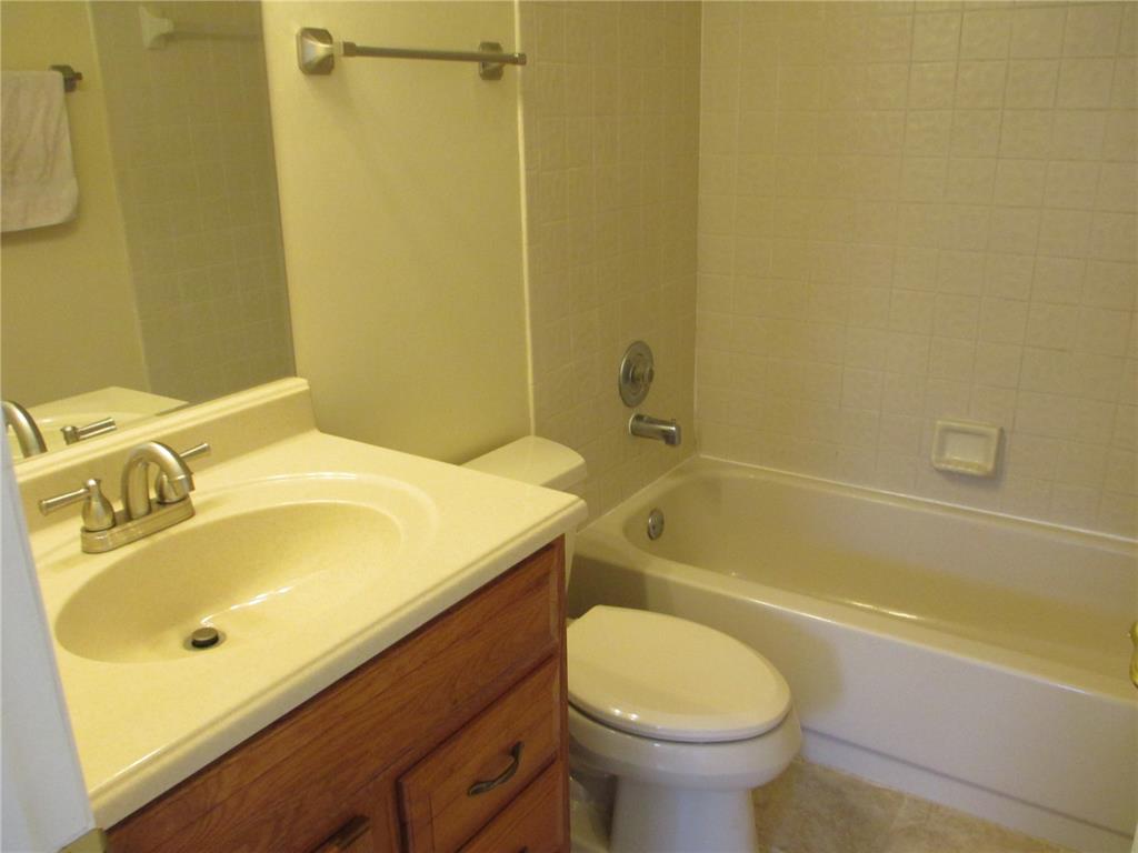 BANYAN LAKES - Residential