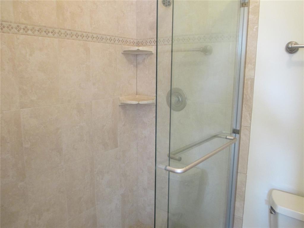 BANYAN LAKES - Residential