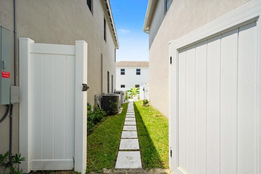 Photo of 7102 Rockwood Road, Jupiter, FL 33458 (MLS # R11158277)