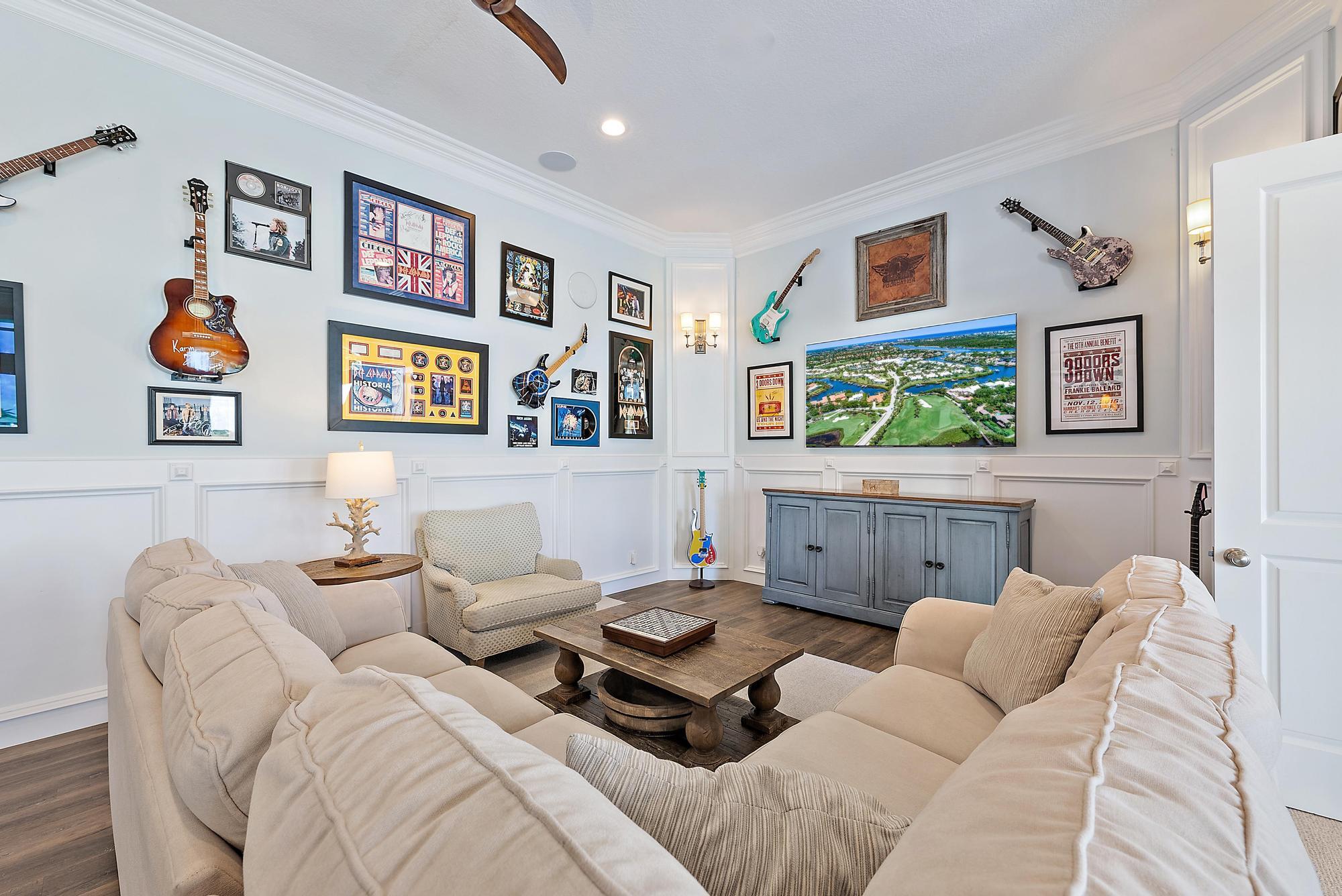 PALM POINT - Residential