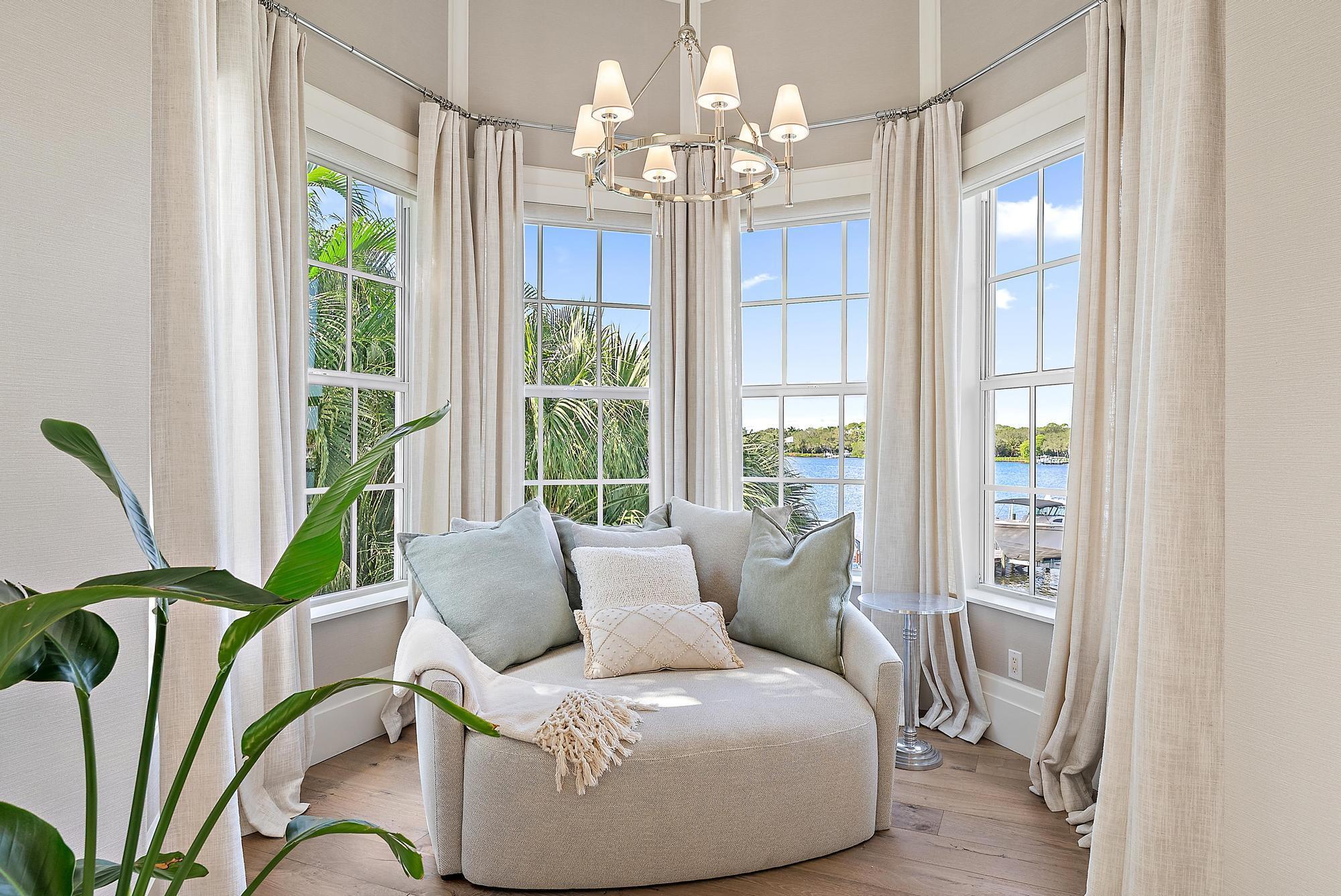 PALM POINT - Residential