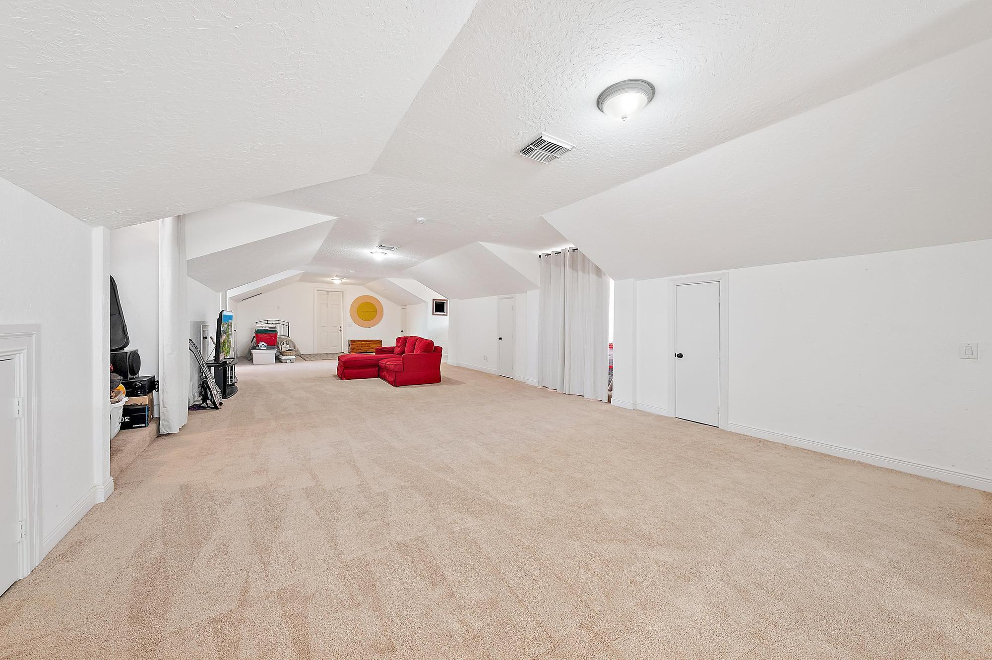 PALM POINT - Residential