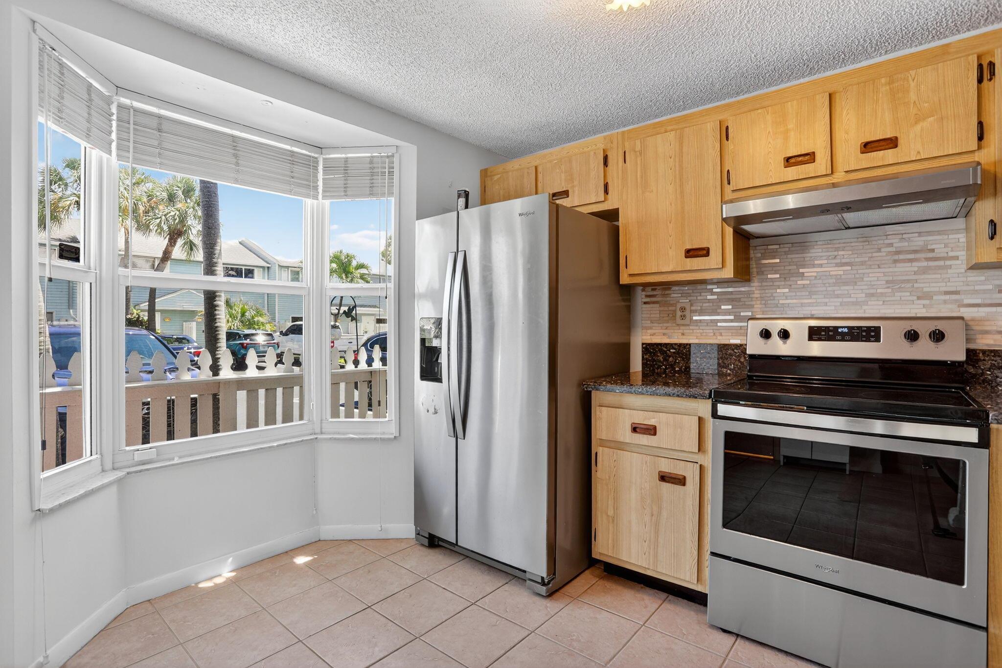 2599 NE 15th Street, Pompano Beach, FL, 33062/$399,999 3 2599 NE 15th Street