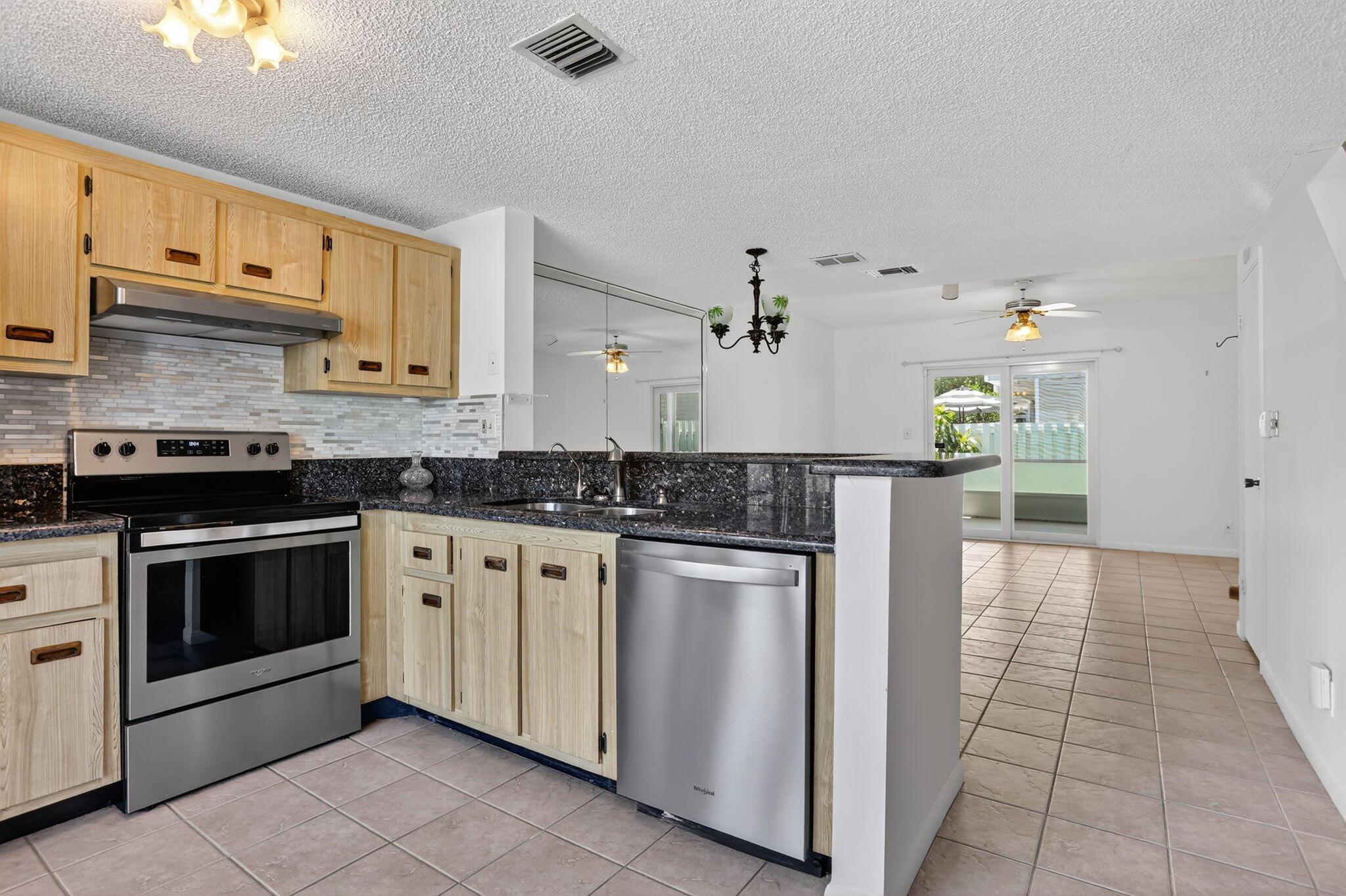 2599 NE 15th Street, Pompano Beach, FL, 33062/$399,999 2 2599 NE 15th Street