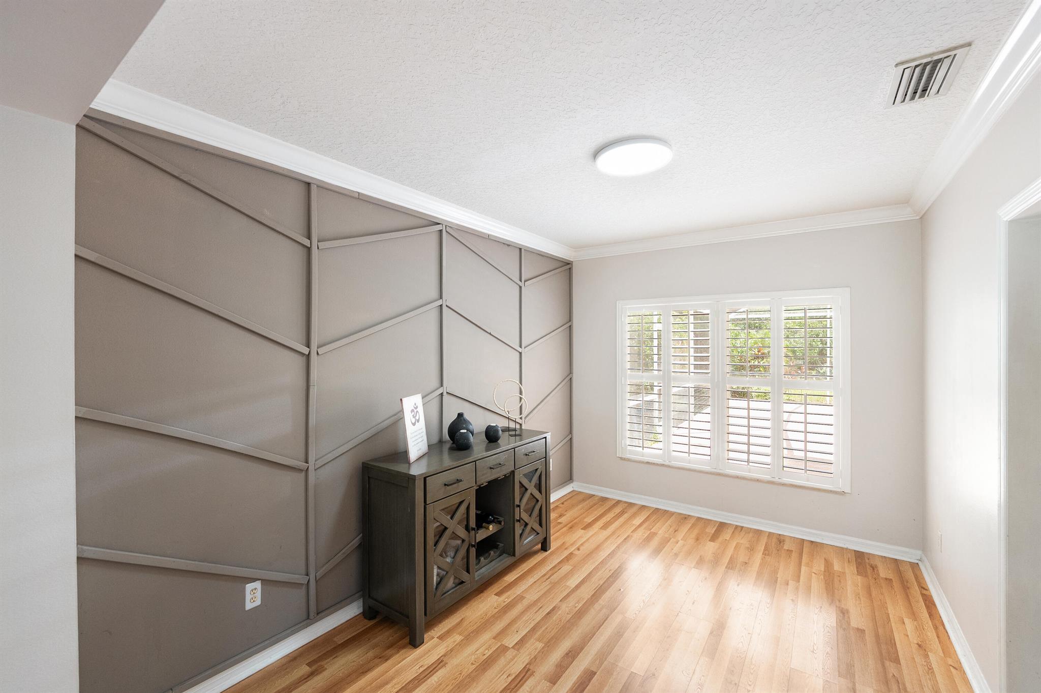 566 SW Saint Martins Cove
