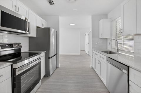 Tiny photo for 703 SW 18th Street, Boynton Beach, FL 33426 (MLS # B26021849)