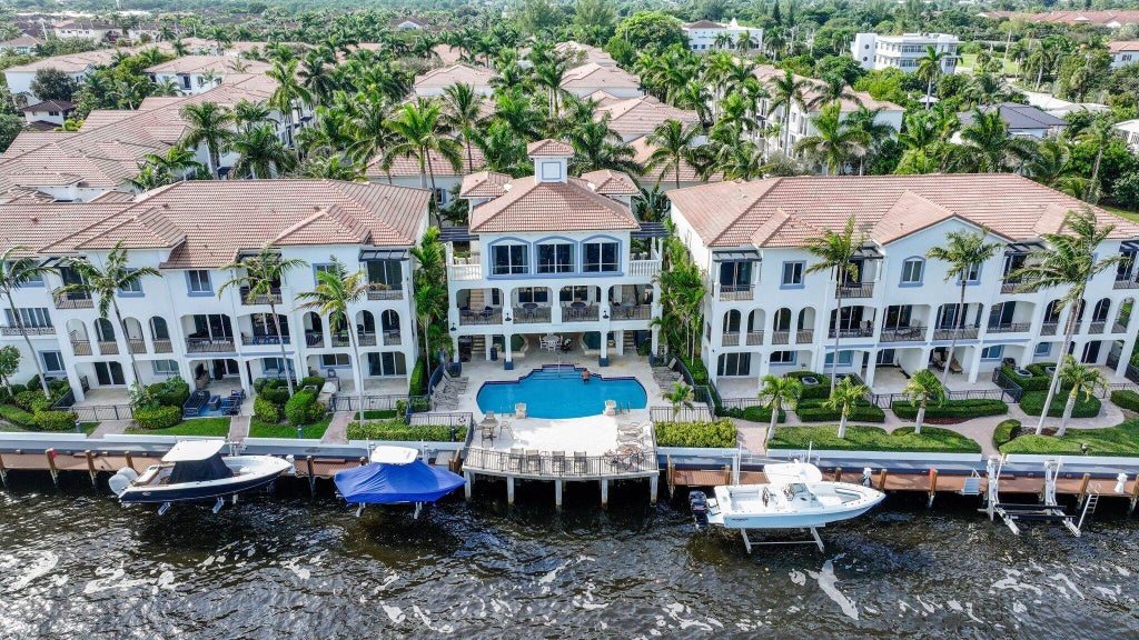 Photo of 3112 Waterside Circle, Boynton Beach, FL 33435 (MLS # B26093027)