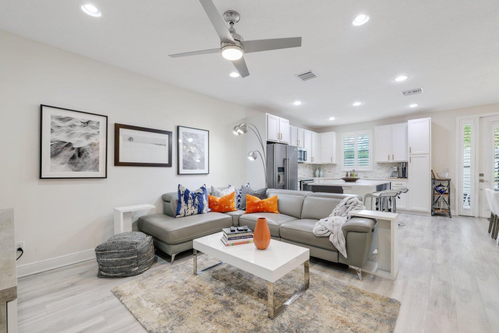 Photo of 3112 Waterside Circle, Boynton Beach, FL 33435 (MLS # B26093027)