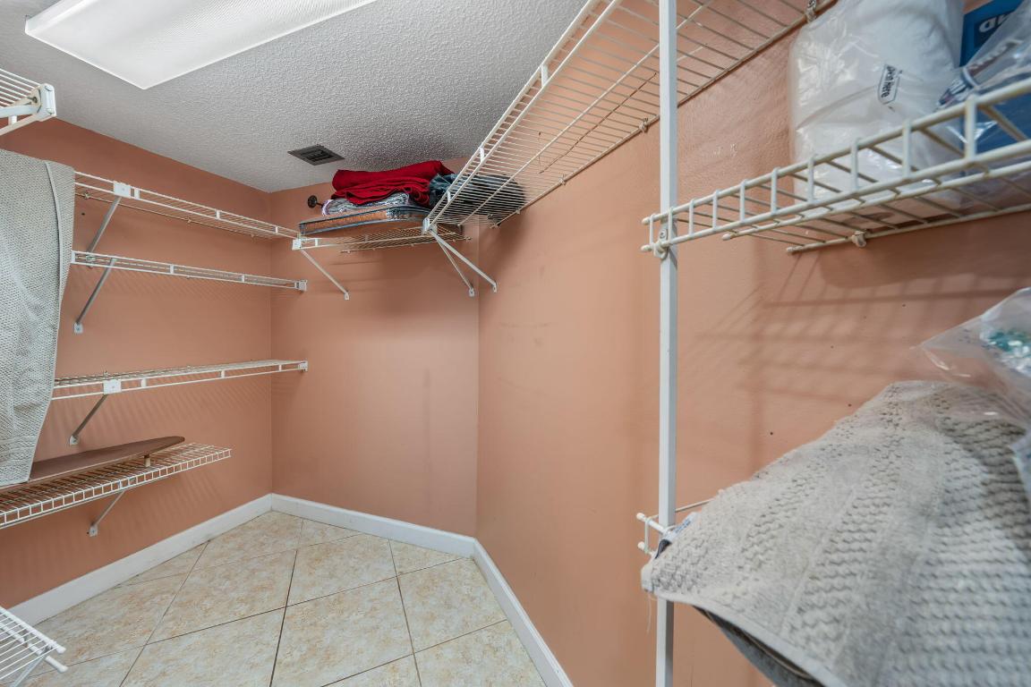 ANDROS VILLAGE E CONDO - Residential