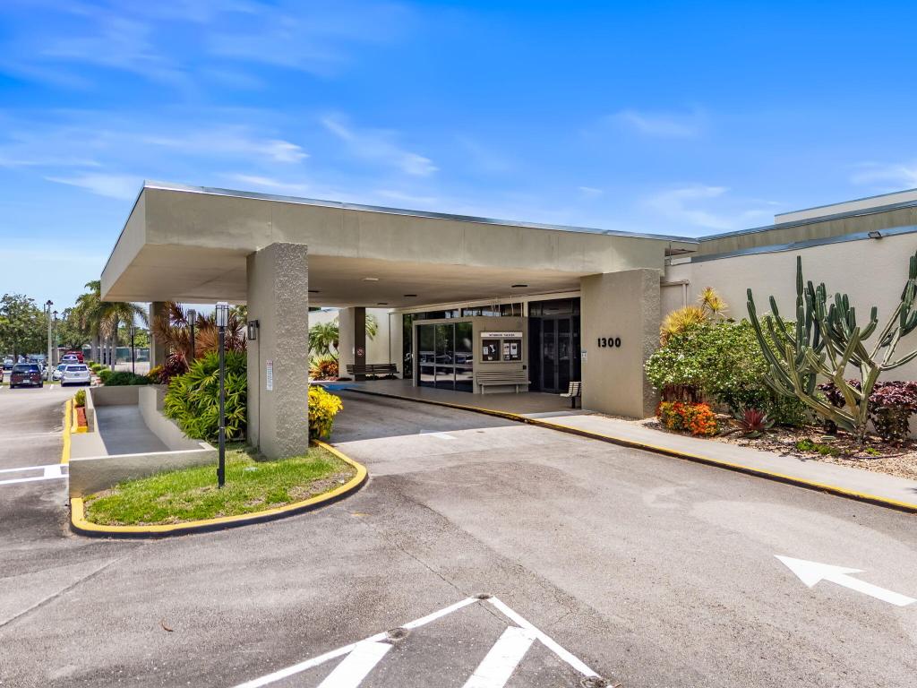 ANDROS VILLAGE E CONDO - Residential