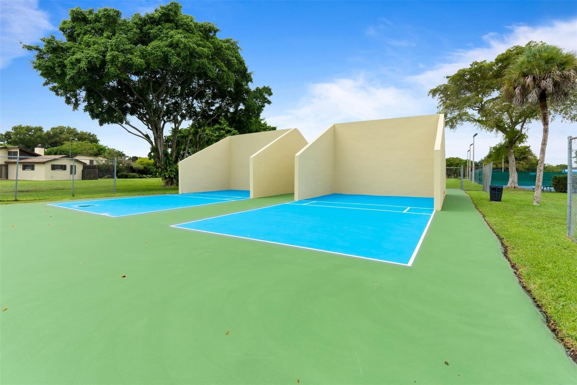 HOST CROSSINGS - Residential Lease