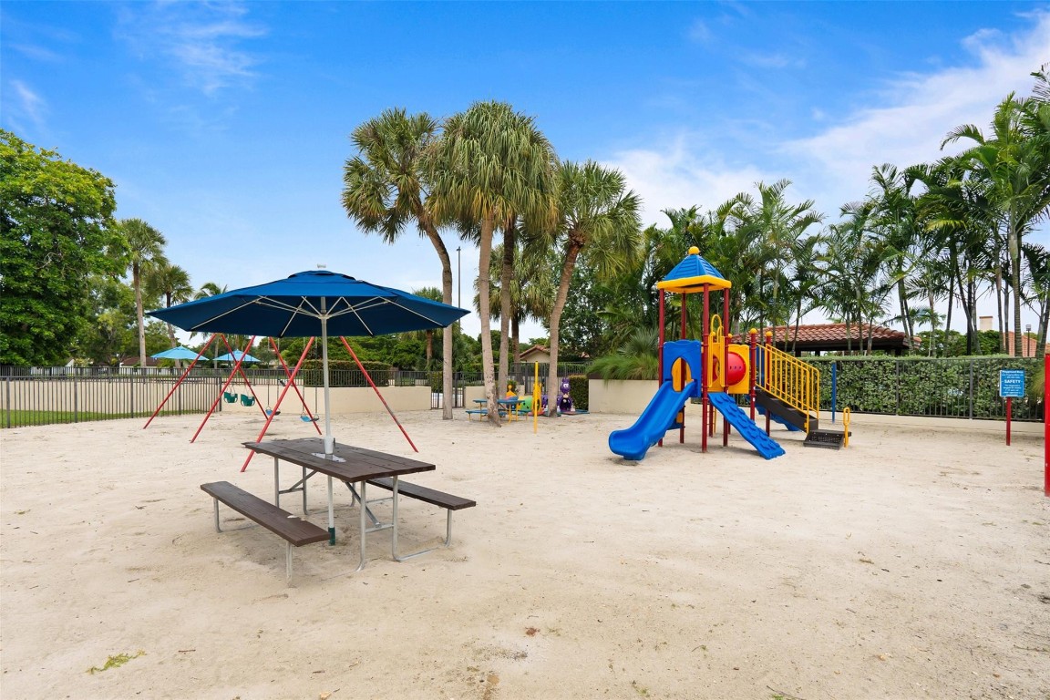 HOST CROSSINGS - Residential Lease