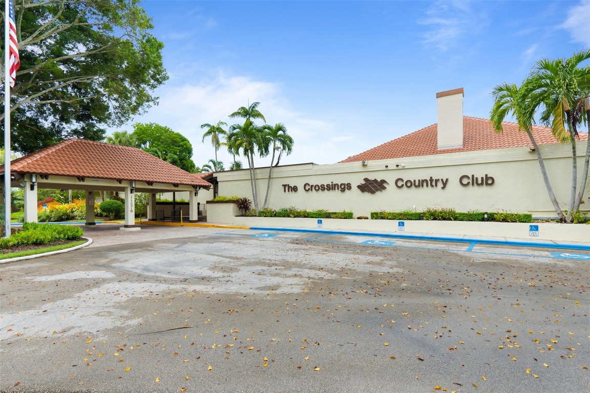 HOST CROSSINGS - Residential Lease