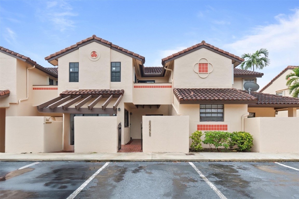 HOST CROSSINGS - Residential Lease